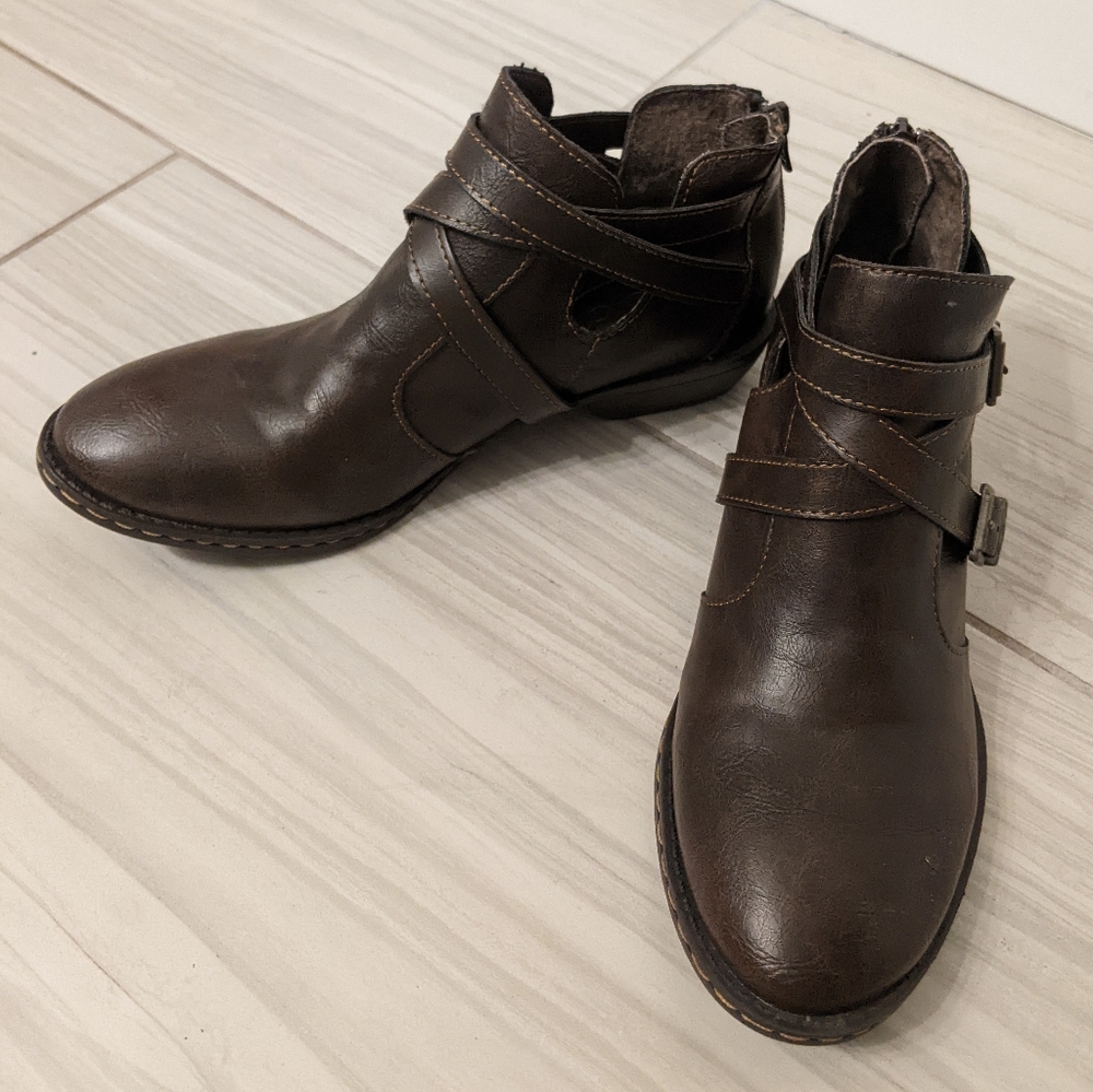 BOC brown faux leather buckle ankle booties size 6.5